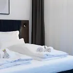 Bright מלון דירות 3*