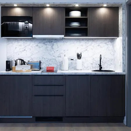 Bright Aparthotel 3*