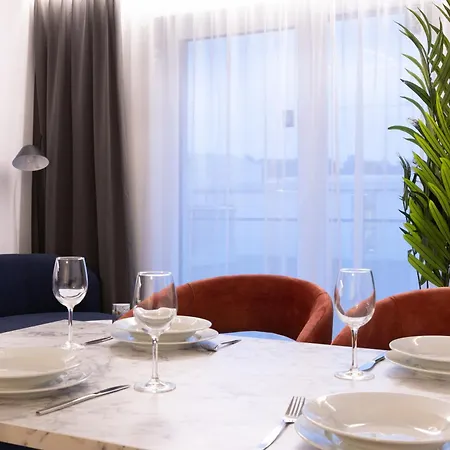 Hotel apartamentowy Bright 3*
